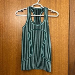 Lululemon tank top • US 2